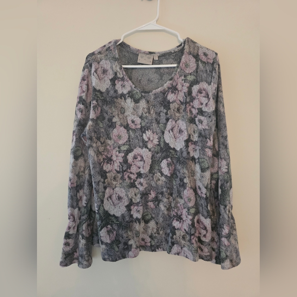 Dantelle Floral Fuzzy Knit Bell Sleeve Top – Size Large - Picture 2 of 9